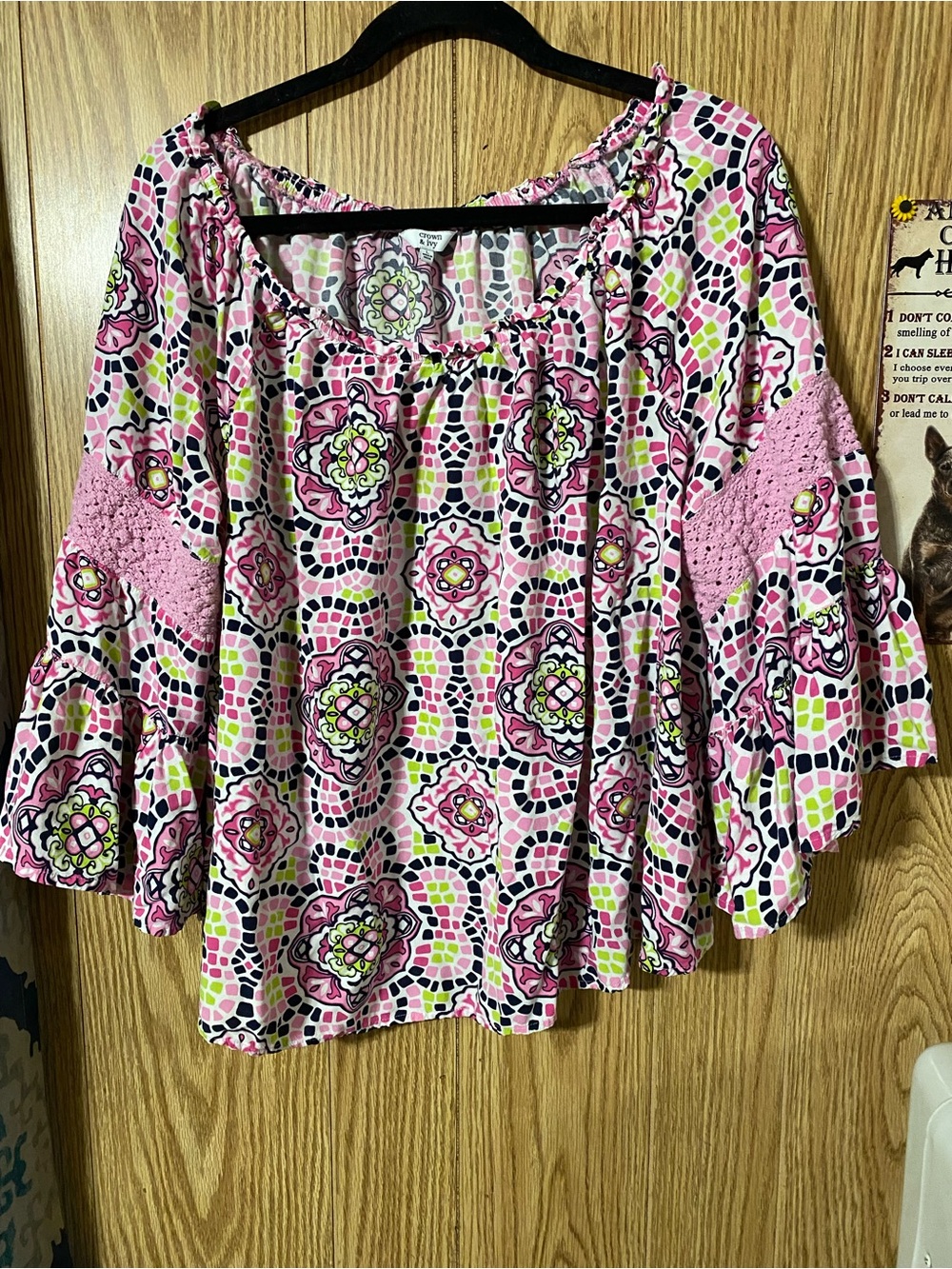 Crown & Ivy Women’s Flared Sleeve Peasant Style Boho Blouse Size Large